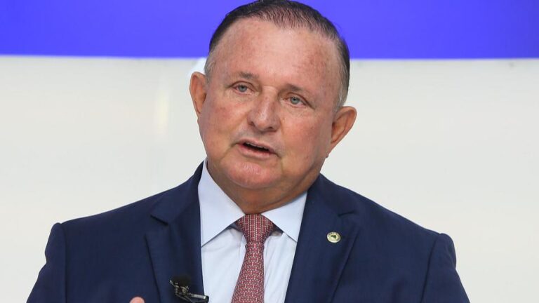 Jerônimo Rodrigues durante evento em Senhor do Bonfim recebe apoio de Adolfo Menezes para a reeleição ao Governo da Bahia