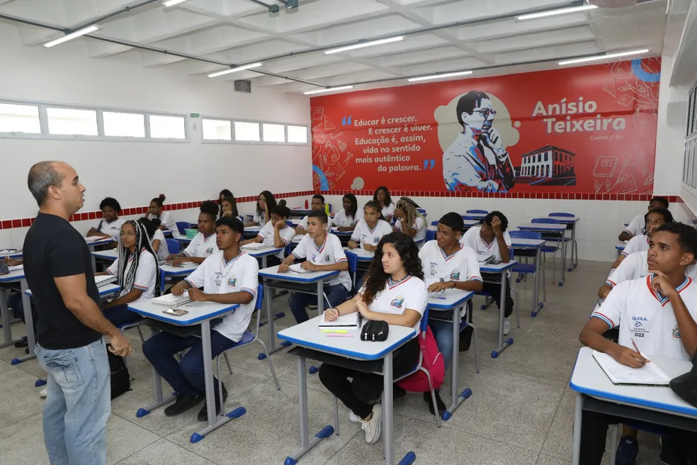 Senado aprova novo piso nacional dos professores para 2026 no valor de R$ 5.130,63