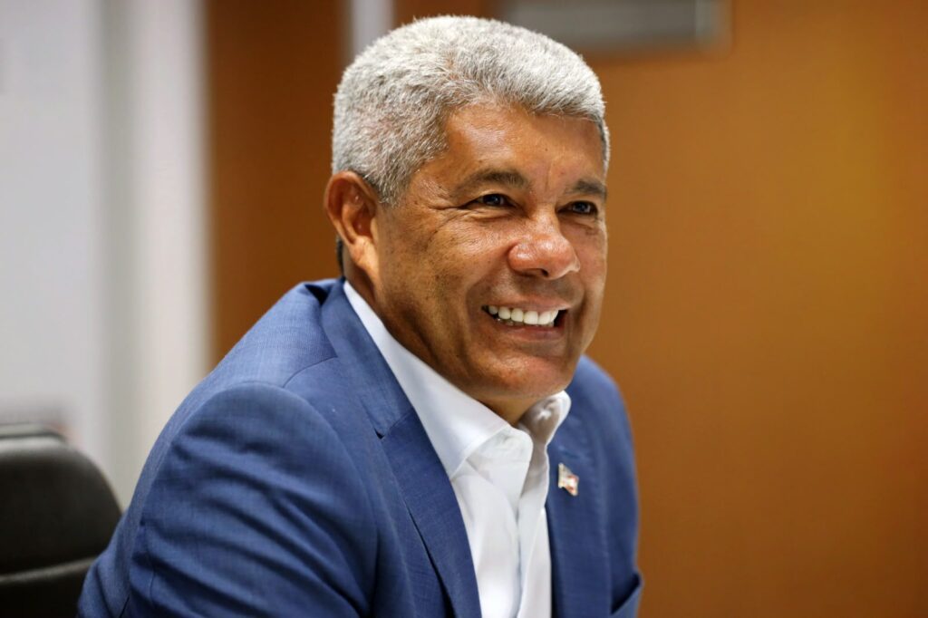 Governador Jerônimo Rodrigues destaca investimentos superiores a R$ 400 milhões em infraestrutura, mobilidade urbana e a construção de um aeroporto regional em Jequié.