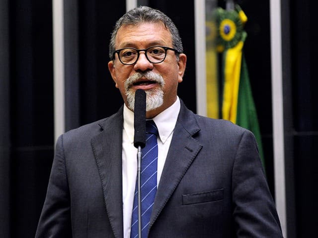Deputado federal Afonso Florence comenta nova operação da Polícia Federal contra dirigente do União Brasil e critica ACM Neto.
