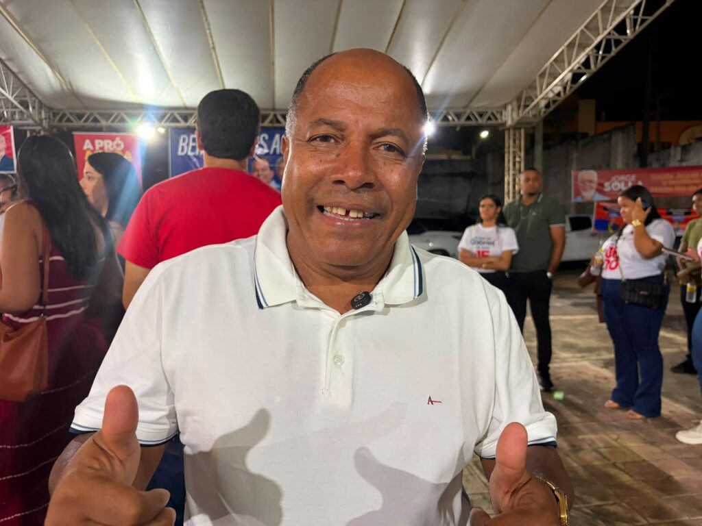 Prefeito de Buerarema, Gel Freitas, participa do PGP em Jequié e elogia o governador Jerônimo Rodrigues, destacando o cumprimento de promessas e investimentos no município.