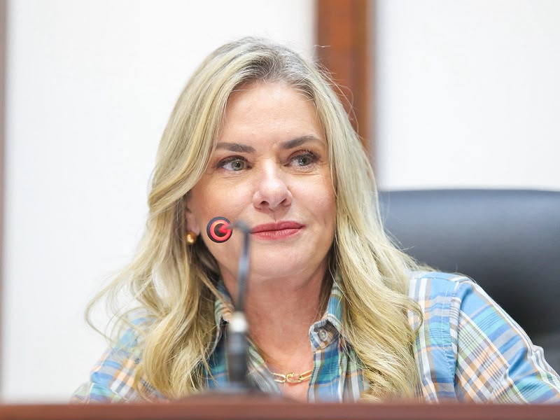 Ivana Bastos critica ACM Neto e destaca entrega da primeira etapa do Sistema Viário da BA-649 pelo Governo da Bahia.