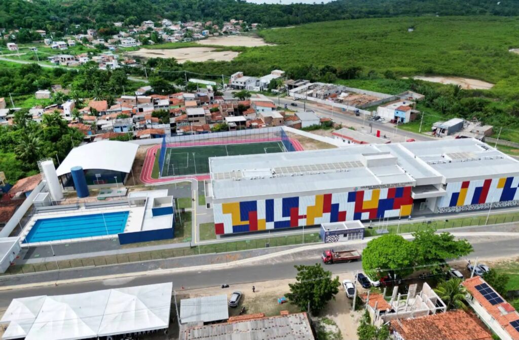 Gráfico ou imagem destacando que a Bahia ocupa a terceira posição nacional no cumprimento de promessas de campanha, segundo levantamento do g1, à frente de São Paulo, Goiás e Minas Gerais.