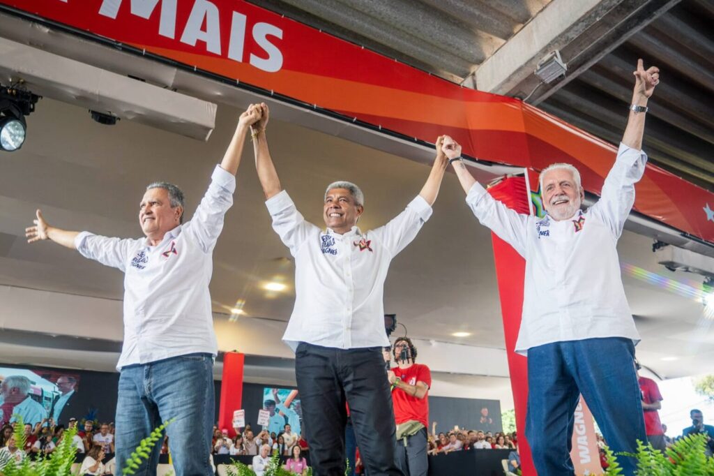 Jerônimo Rodrigues, Lula, Rui Costa e Jaques Wagner durante convenção do PT no Parque de Exposições, em Salvador, com público de 30 mil pessoas.
