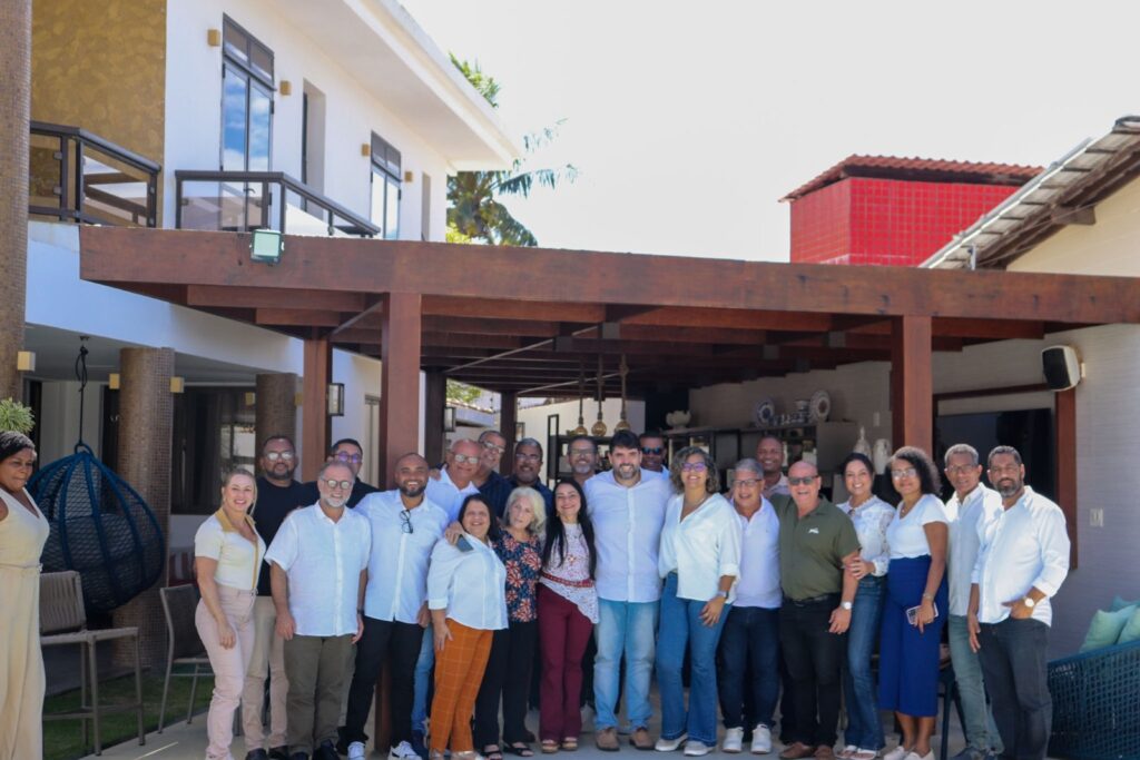 Adolpho Loyola se reúne com lideranças políticas de Lauro de Freitas para discutir estratégias, fortalecimento do grupo e obras do Governo.