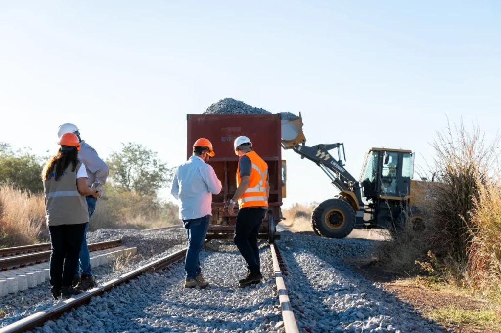 Obras da Fiol 2 entre Guanambi e Caetité com máquinas e equipamentos da Infra S.A. na Bahia